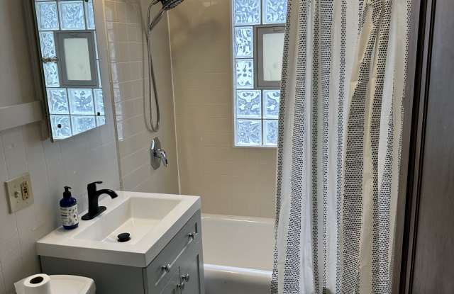 3711 Wright Avenue - 2 Gallery 4