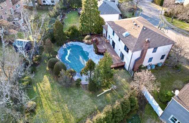 407 Golf Course Drive Gallery 2