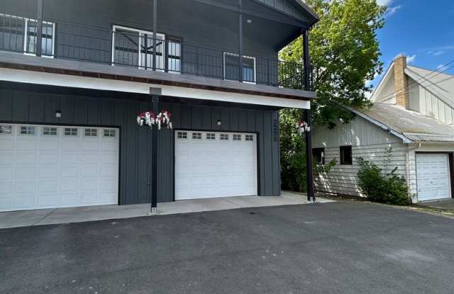 2 Bedroom | 2 Bathroom Upstairs Duplex - 229 3rd Avenue East, Kalispell, MT 59901 2 Bedroom | 2 Bathroom Upstairs Duplex - 229 3rd Avenue East, Kalispell, MT 59901