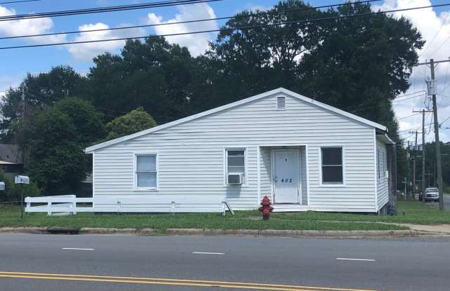 MOVE-IN READY! - 402 North Broad Street, Gastonia, NC 28054