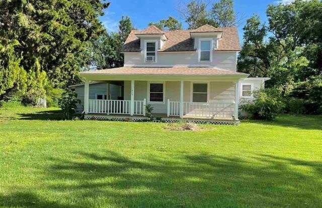 617 W Towanda Ave photos photos