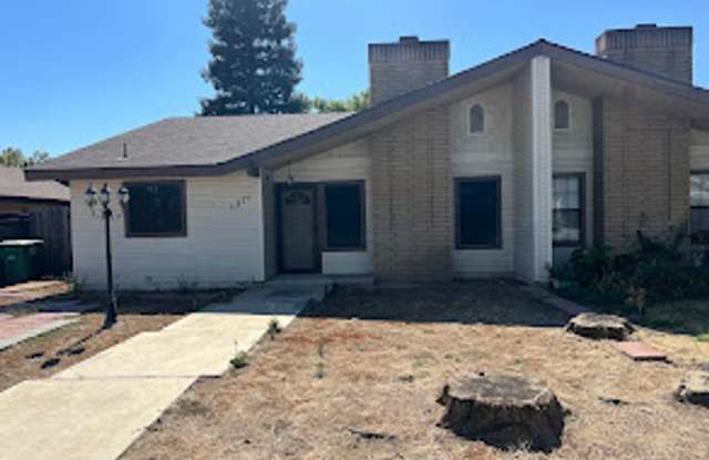 Charming 3 bedroom cottage for rent in Reedley! photos photos