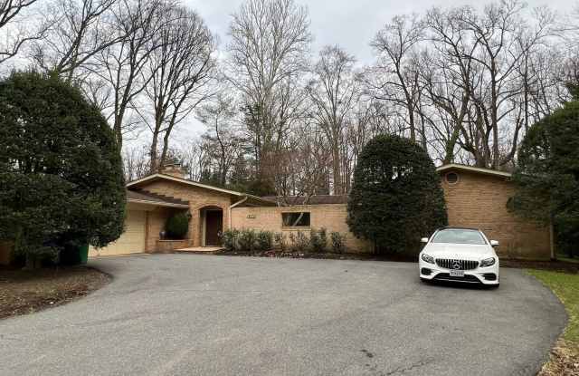 Stunning 4BR, 2.5BA SFH with Pool and Spacious Lot - 9808 Clover Lane, Potomac, MD 20854