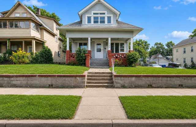 8 Bedroom 3 Bathroom House Available August - Close to Campus - August 1 or ASAP Move In! photos photos