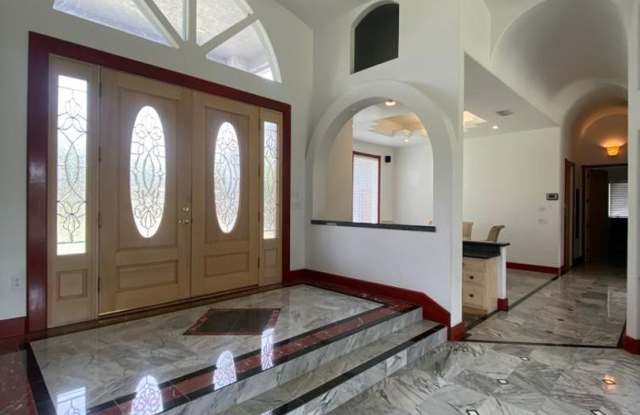 Spacious 3/2 with In-Law Suite Gallery 4