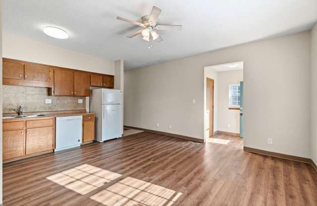 Adorable Home Walking Distance to KU Med & 39th Street Gallery 4