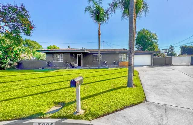 Single story 5 bed 2 bath house for lease with R/V parking with large lot for lease in Riverside photos photos