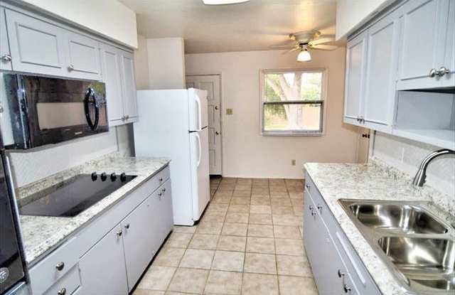12215 Hightower Place Gallery 3