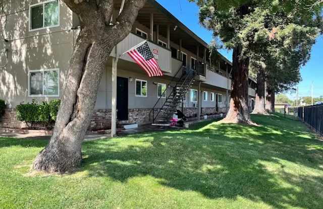 Move-In Special; Upstairs One Bedroom + Private Patio – SEE VIDEO photos photos