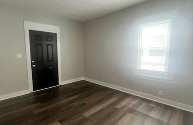 4BR/1BA house- LEASING SPECIAL Move in by 10/31/2026 and receive 50% off of your Deposit. Gallery 3