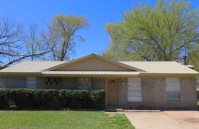 Charming 3 Bedroom 2 Bath in South Tyler! - 3911 Appletree Lane, Tyler, TX 75701 Charming 3 Bedroom 2 Bath in South Tyler! - 3911 Appletree Lane, Tyler, TX 75701