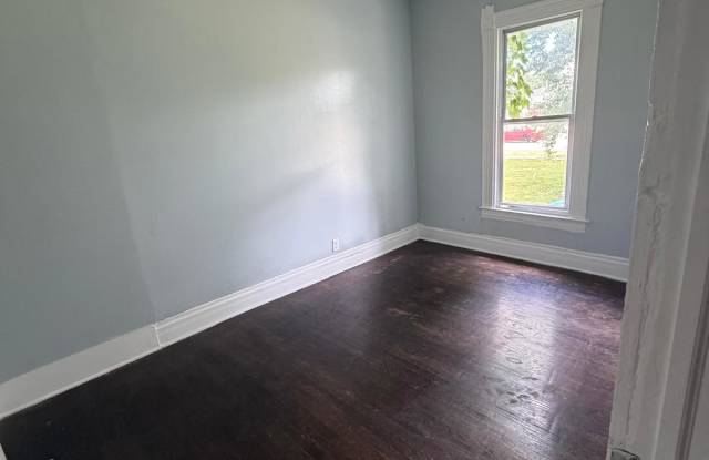 1507 North Salina Street - 2 Gallery 3