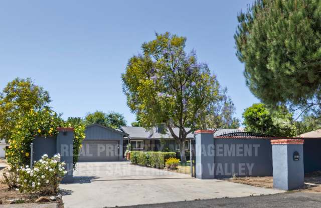 Beautifully Remodeled Single Family Home with Pool photos photos Beautifully Remodeled Single Family Home with Pool photos photos