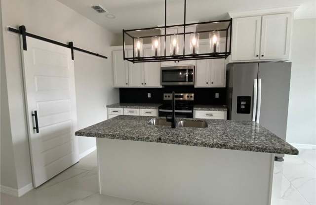 5517 N Crown Point Gallery 4