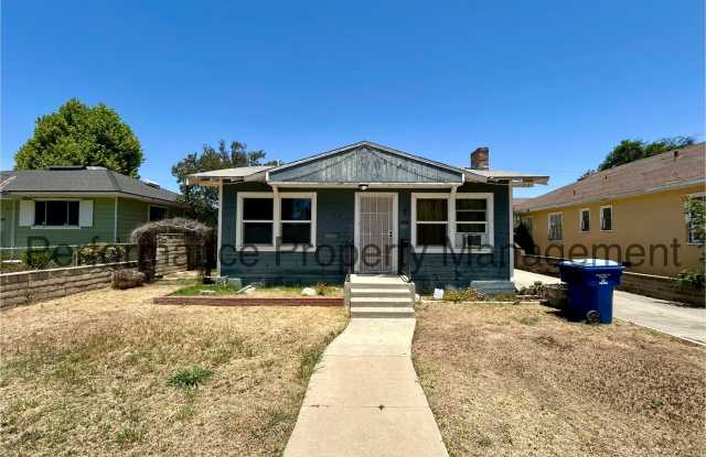 Charming 2 Bed/1 Bath N Bakersfield Home w/ RBP  Security Deposit Alternative Option photos photos