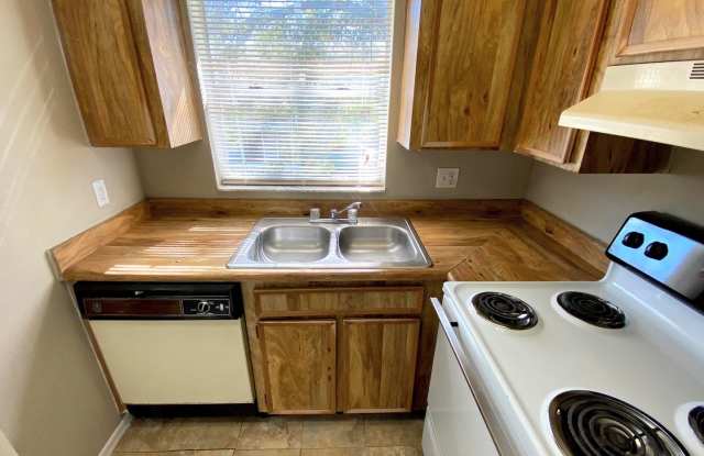 4100-8 Pershing Point Place Gallery 4