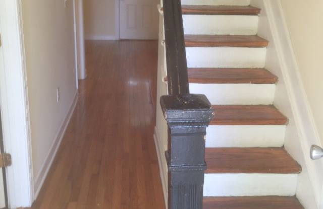 SPACIOUS  3BR/2BA CLOSE TO VCU PARKING DECK!  1242 PARKWOOD AVE. Gallery 3