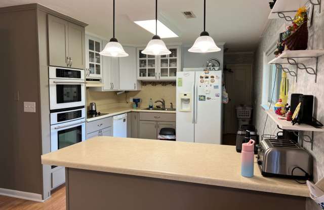 Spacious Home in McBryde Village next to VT campus Gallery 3