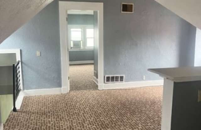 1041 Beech Avenue - 3 photos photos