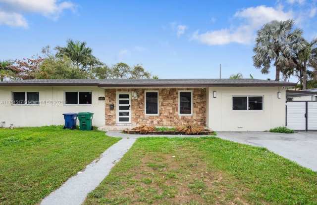 15010 Northeast 7th Avenue - 15010 Northeast 7th Avenue, Golden Glades, FL 33161