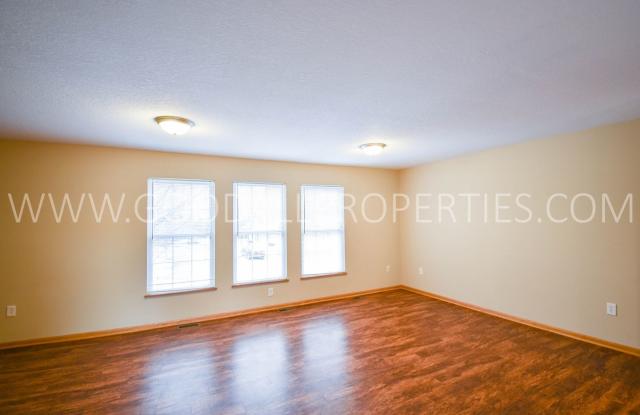 Now $1,525! Spacious Urbandale Townhome with 2-Car Garage & Lawn Care Included Gallery 4