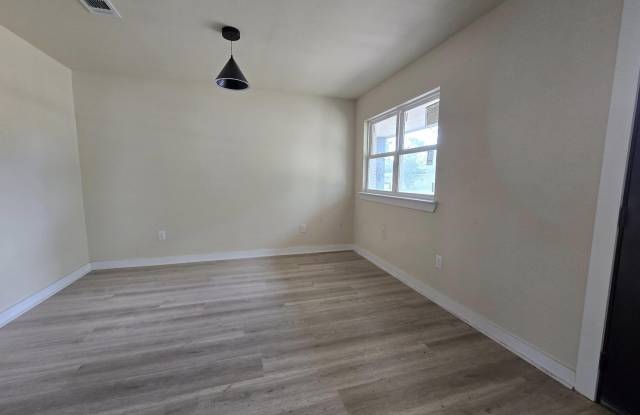 3435 Kenwood Gallery 2