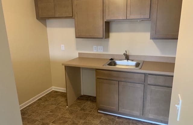 Shiawassee Village Condominiums - 25340 Shiawassee Circle, Southfield, MI 48033