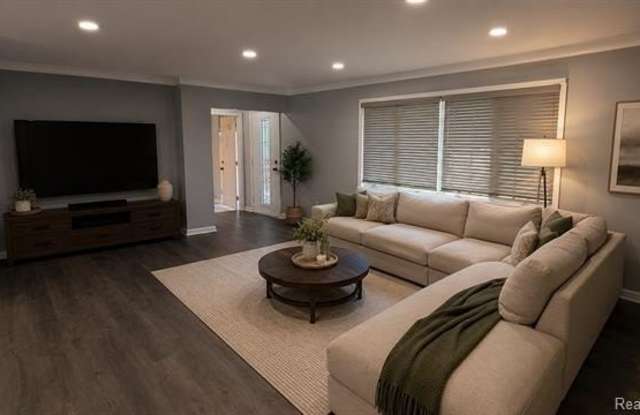 6729 Norton Drive Gallery 2