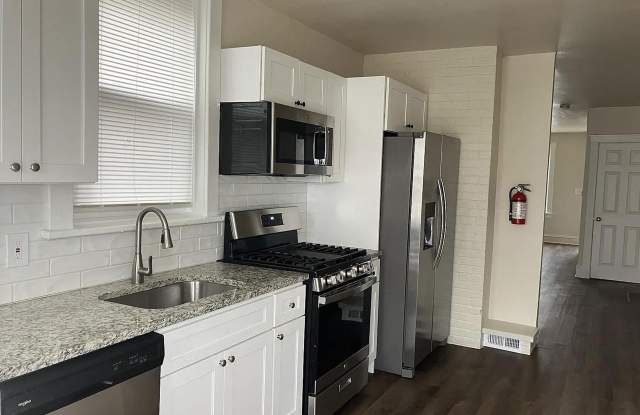 77 RAILROAD AVENUE - 77 Railroad Avenue, Roebling, NJ 08554