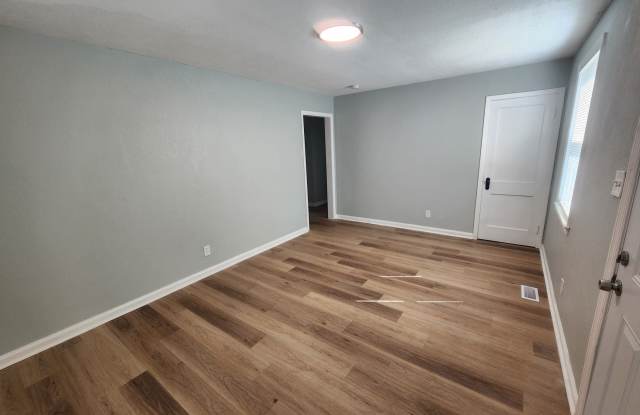2923 Denson Avenue Gallery 2