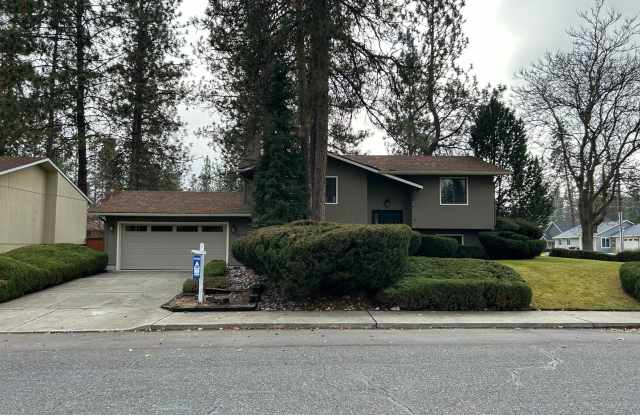 4-Bed 2- bath home Near Riverside State Park Gallery 3