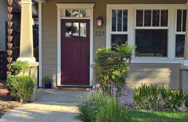 Large 2 bedroom close to downtown photos photos