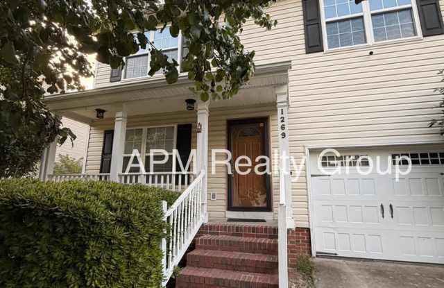 Spacious home with fenced in yard! Gallery 1