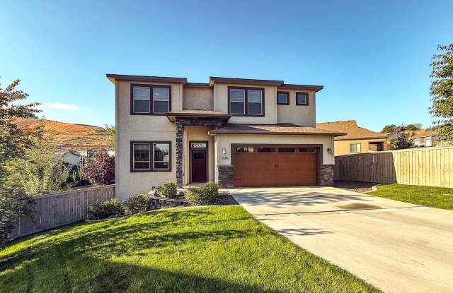 Beautiful 4-Bedroom House with Large Backyard in Richland photos photos