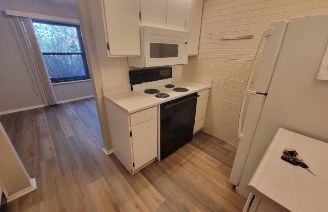 Sunny and Quiet Garden Level 3 bed, 2 bath condo in a convenient East Boulder neighborhood. Gallery 4