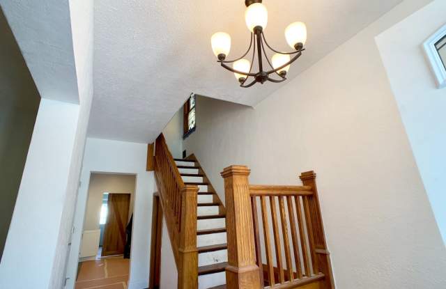 3 Bed / 3 Bath Mount Washington Home | Garage | Steps from Grandview Ave. November 1st Gallery 4