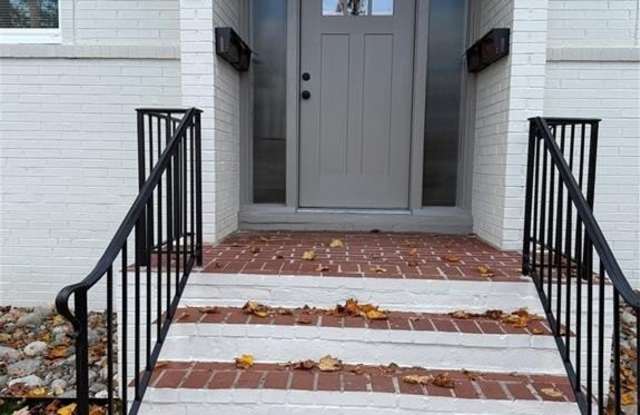 222 N Hawthorne Road Gallery 2