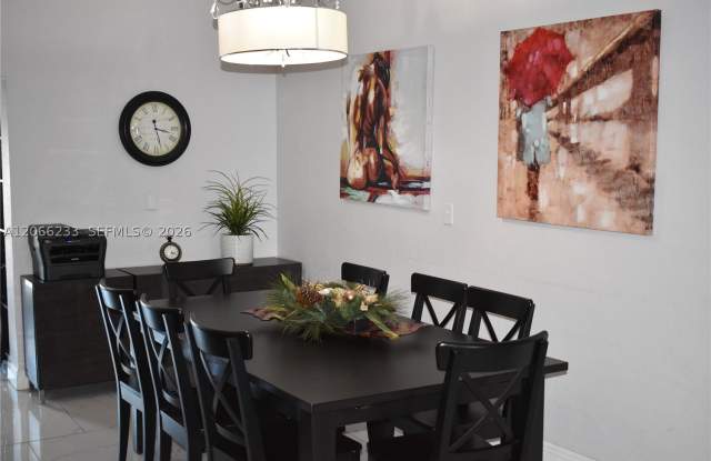 1435 SW 82nd Pl Gallery 4
