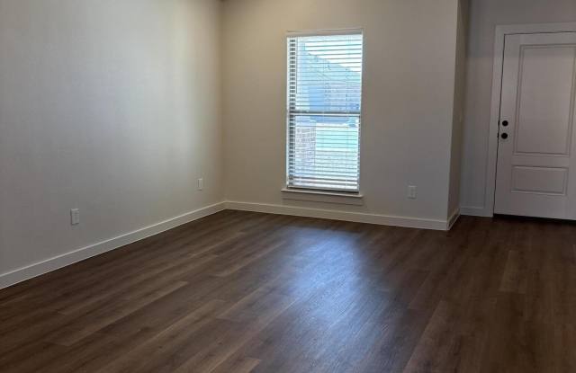 2143 Langford Avenue Gallery 3