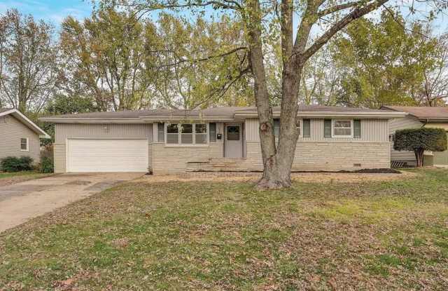 3 bed, 1.5 bath, 2 car garage, allows pets Gallery 1