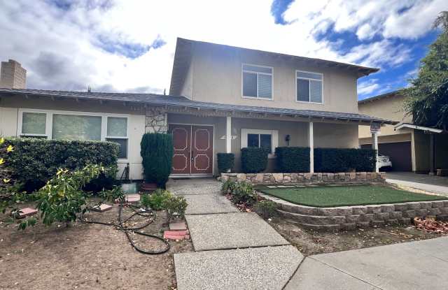 3 Bedroom, 2.5 bath with Private Patio, Attached Garage and Washer/Dryer - 1740 De Marietta Avenue, San Jose, CA 95126
