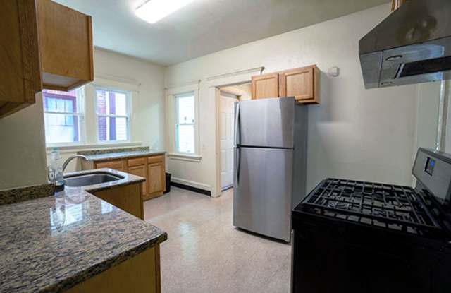 706 Euclid Ave - Available 6/1/27 - 5 Bedroom House Gallery 3