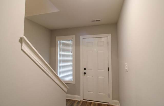 Cable, Internet & Lawn Care Included! Gallery 4