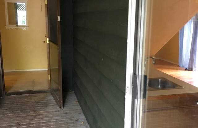 $4900 / 6br - University/ Wallingford House! 6BR/3BTH Gallery 3