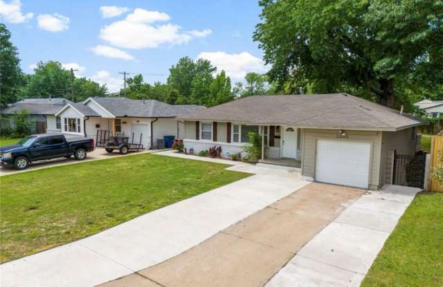 Welcome home! Lovely updated rental home in Midtown. Gallery 3