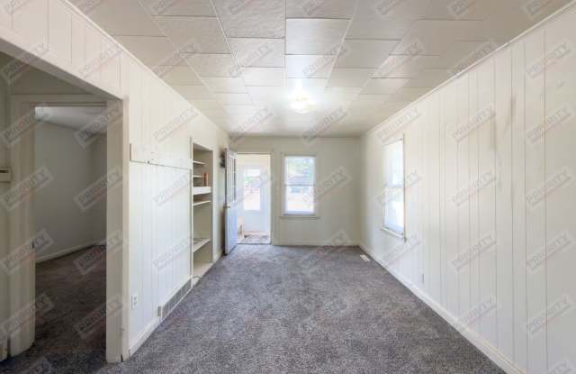2 bed, 1 bath single family home with a garage! Gallery 4