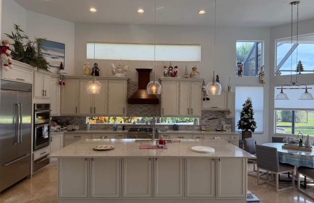182 Rosalia Court Gallery 3