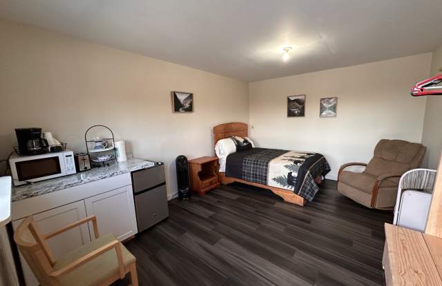 1410 East End RoadCabins Gallery 2