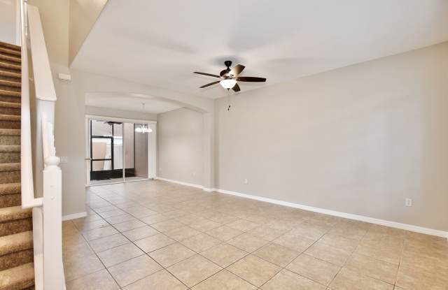 Charming 3/2.5 Spacious Townhome with a 2 Car Garage in the Gated Community of Island Walk at Meadow - Orlando! Gallery 4