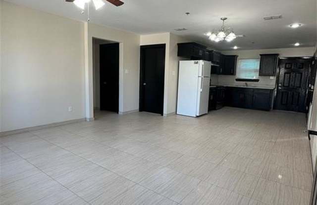 1403 West Kiwi Avenue Gallery 3
